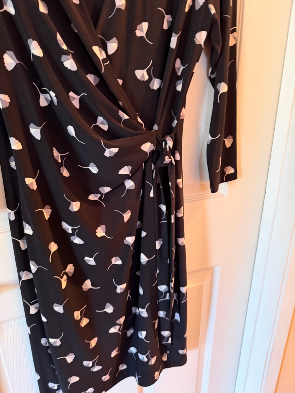 Anne Klein Black Wrap Midi Dress with Ginko Leaf Print- so cute and comfy too! - Picture 6 of 9